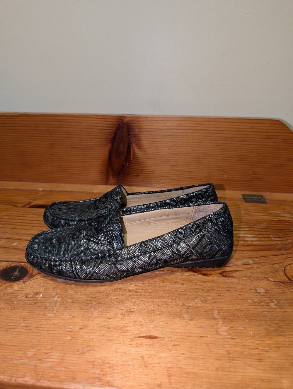 Vaneli Black Metallic Print Leather Driving Loafers Size 6M